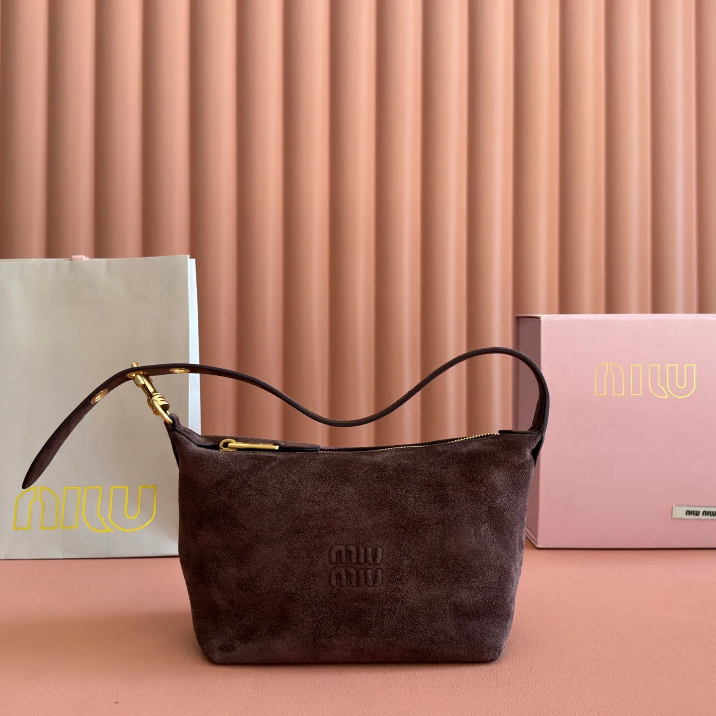 p1160💋💋💋【Full set of packaging at the counter】5NE841, new lunch box bag, frosted front with iconic Miu logo, cotton lining, ultra-light, large capacity, looks good with any combination, suitable for all seasons, size: bottom length 19cm, opening width 25.5cm, height 14cm, bottom width 10cm