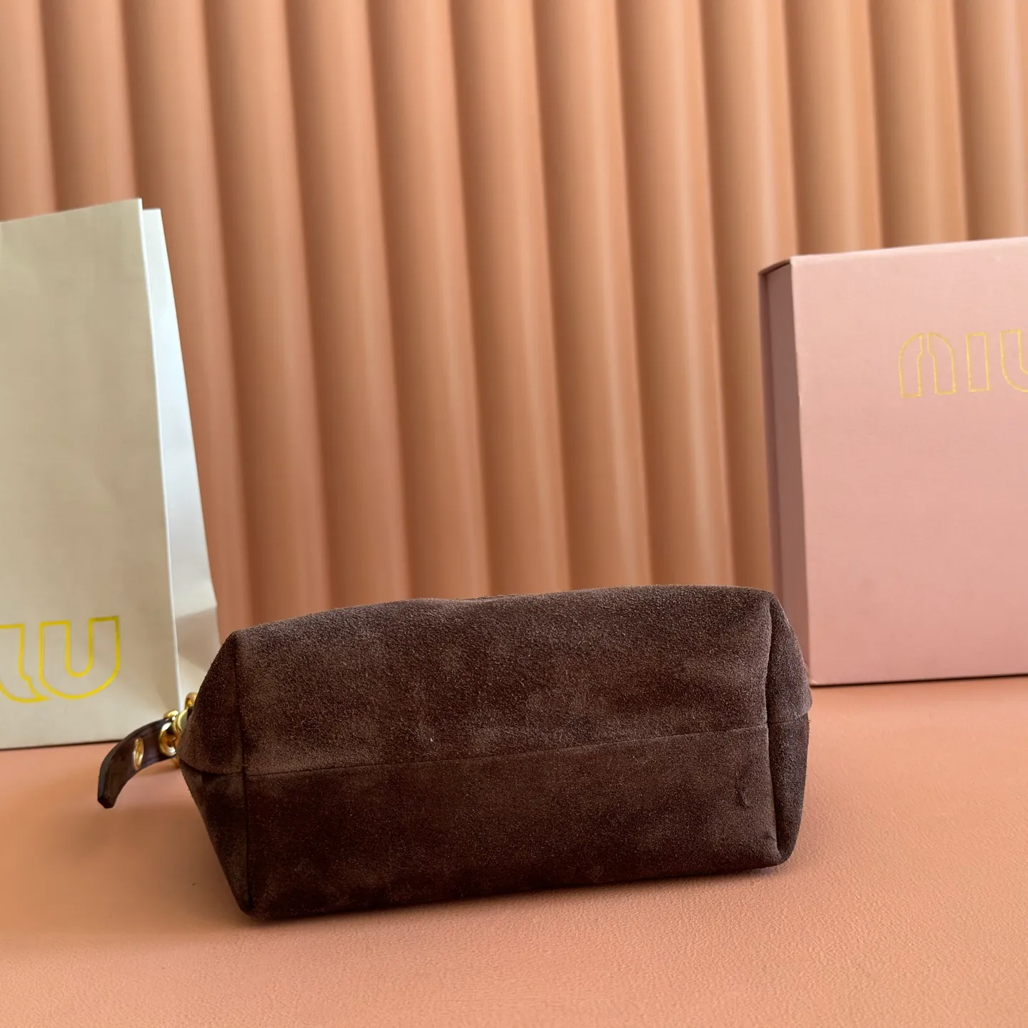 p1160💋💋💋【Full set of packaging at the counter】5NE841, new lunch box bag, frosted front with iconic Miu logo, cotton lining, ultra-light, large capacity, looks good with any combination, suitable for all seasons, size: bottom length 19cm, opening width 25.5cm, height 14cm, bottom width 10cm