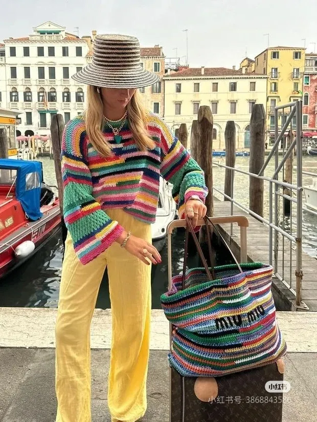 p1760💋💋💋【Full set of packaging at the counter】M Home 🍒5BG228, imported raffia straw and cotton thread woven rainbow tote bag, the only matching quality in the market, iconic MiuMiu embroidery on the front, cotton lining, ultra-light, large capacity, essential for travel, suitable for all seasons, super beautiful in kind, size: 40X34X16CM.