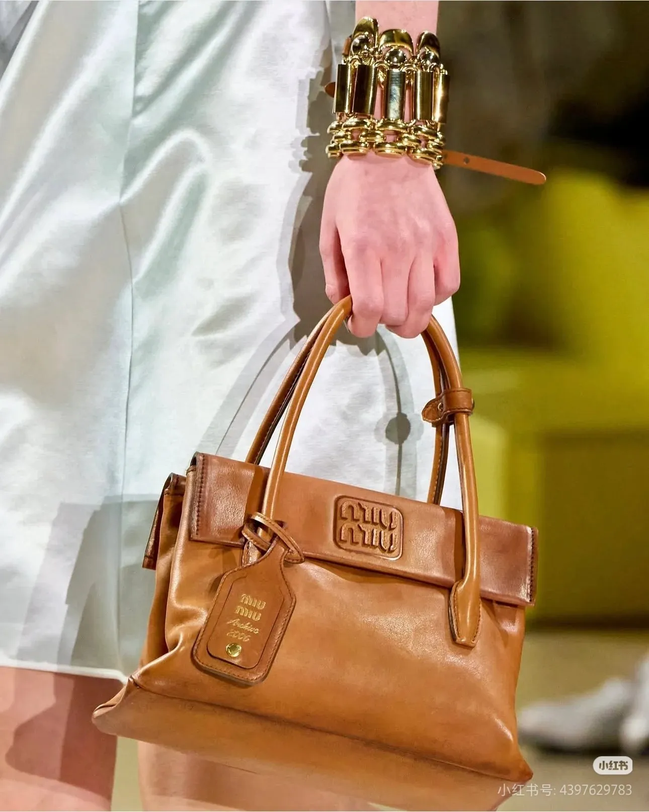 💋💋💋【Full package with counter】Glossy cow leather Solitaire small handbag 5ba301