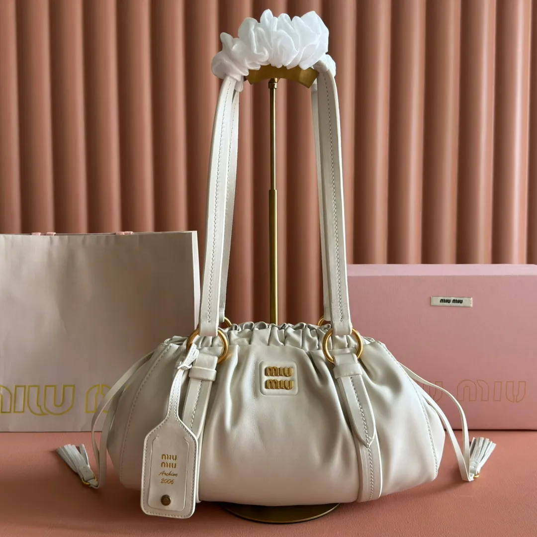 p1800💋💋💋[Full set of packaging at the counter] 5BG306 (shipped with plate-aligned oblique mouth and oil edge) MIU second-hand armpit dumpling bag, brand new soft sheepskin full of retro and nostalgic style, matched with steel aged metal hardware, the texture is high-end and elegant, the bag mouth adopts a drawstring girdle design, the fine pleated lace is three-dimensional and playful, high-end yet lazy and casual, the interior is made of new striped canvas, equipped with a zipper compartment, the unique design looks good on anyone who uses it, size 32X 16X10.5 cm