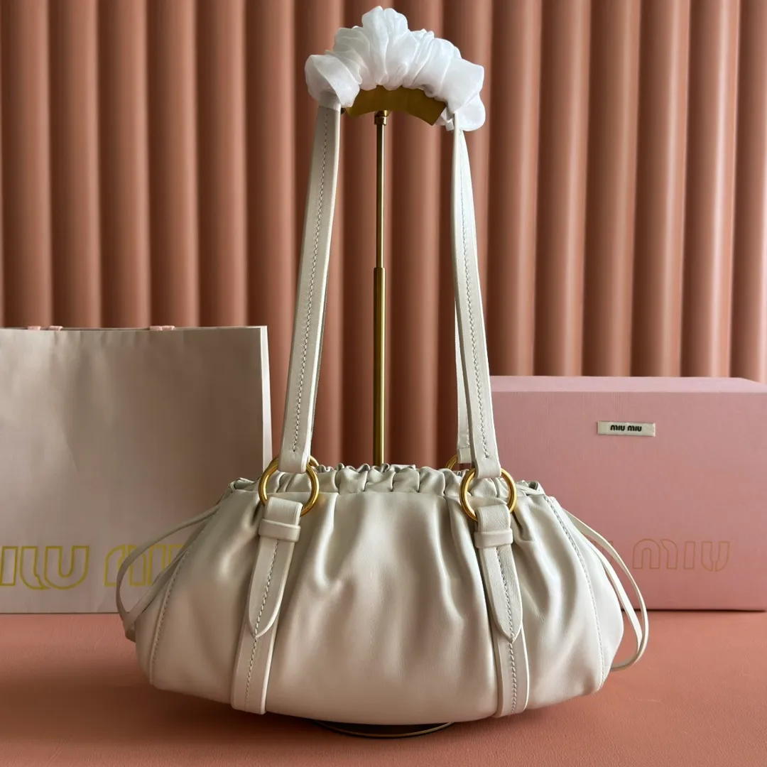 p1800💋💋💋[Full set of packaging at the counter] 5BG306 (shipped with plate-aligned oblique mouth and oil edge) MIU second-hand armpit dumpling bag, brand new soft sheepskin full of retro and nostalgic style, matched with steel aged metal hardware, the texture is high-end and elegant, the bag mouth adopts a drawstring girdle design, the fine pleated lace is three-dimensional and playful, high-end yet lazy and casual, the interior is made of new striped canvas, equipped with a zipper compartment, the unique design looks good on anyone who uses it, size 32X 16X10.5 cm