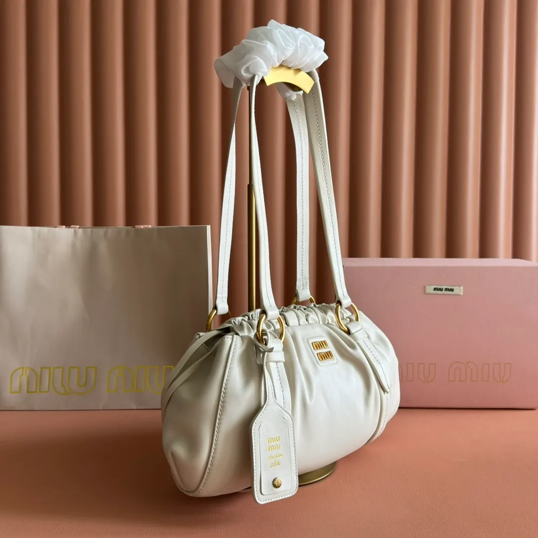 p1800💋💋💋[Full set of packaging at the counter] 5BG306 (shipped with plate-aligned oblique mouth and oil edge) MIU second-hand armpit dumpling bag, brand new soft sheepskin full of retro and nostalgic style, matched with steel aged metal hardware, the texture is high-end and elegant, the bag mouth adopts a drawstring girdle design, the fine pleated lace is three-dimensional and playful, high-end yet lazy and casual, the interior is made of new striped canvas, equipped with a zipper compartment, the unique design looks good on anyone who uses it, size 32X 16X10.5 cm