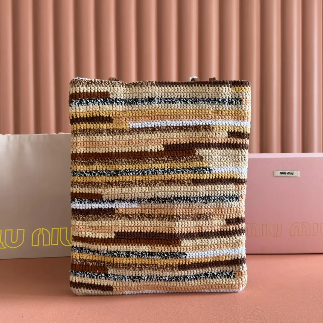p1700💋💋💋【Full set of packaging at the counter】5BG248, super heavy-duty handmade rainbow woven bag, crocheted with multiple colors of cotton thread, hand-made is very complex, new front iconic Miu Miu embroidery, cotton lining, super light, super large capacity, small size vertical version is more adaptable, it is an excellent choice for work, commuting and traveling, suitable for all seasons, the real thing is super beautiful, size: 30X38CM