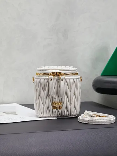 All categories Official website "Brand Women's Bags" Women's Bags 💙 miumiu 2026 new MIUMIU super mini cosmetic bag