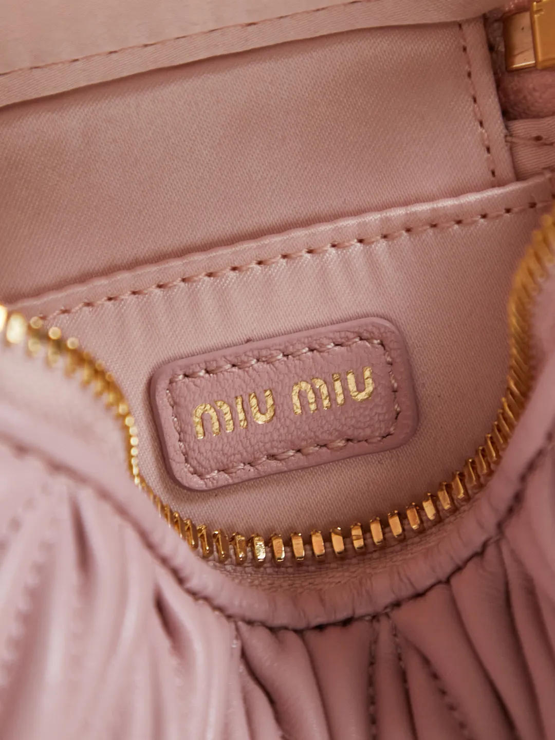 All categories Official website "Brand Women's Bags" Women's Bags 💙 miumiu 2026 new MIUMIU super mini cosmetic bag