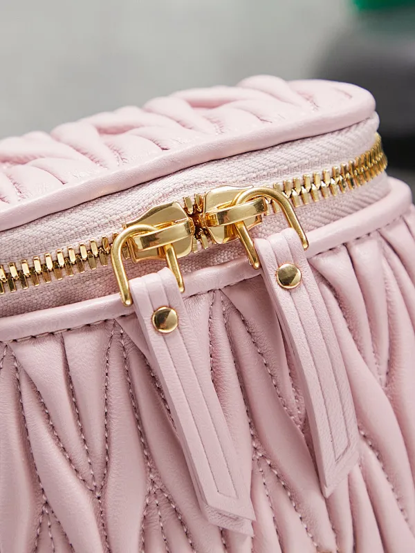 All categories Official website "Brand Women's Bags" Women's Bags 💙 miumiu 2026 new MIUMIU super mini cosmetic bag
