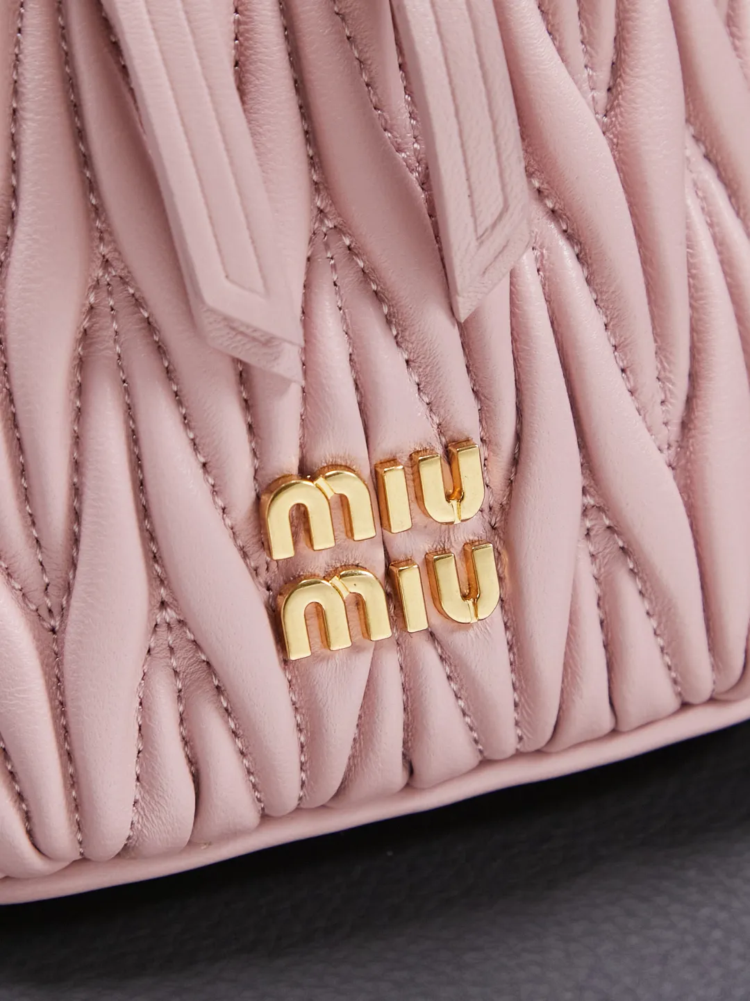All categories Official website "Brand Women's Bags" Women's Bags 💙 miumiu 2026 new MIUMIU super mini cosmetic bag