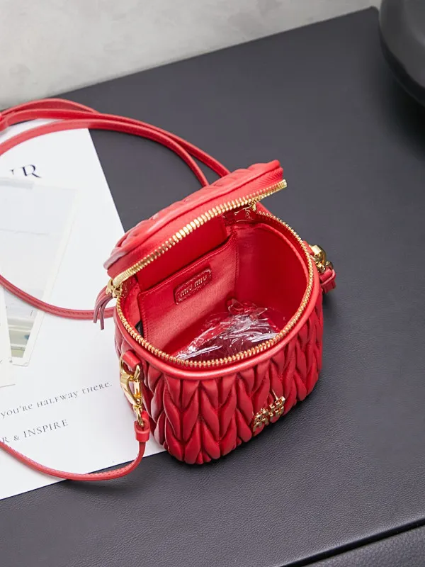 All categories Official website "Brand Women's Bags" Women's Bags 💙 miumiu 2026 new MIUMIU super mini cosmetic bag