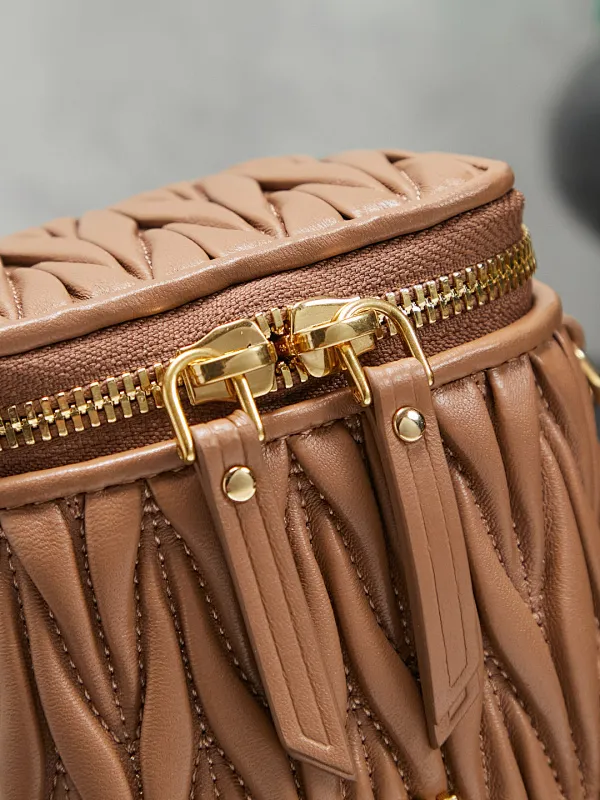 All categories Official website "Brand Women's Bags" Women's Bags 💙 miumiu 2026 new MIUMIU super mini cosmetic bag