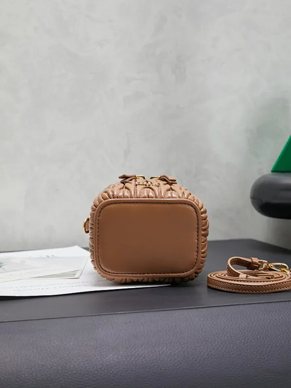 All categories Official website "Brand Women's Bags" Women's Bags 💙 miumiu 2026 new MIUMIU super mini cosmetic bag