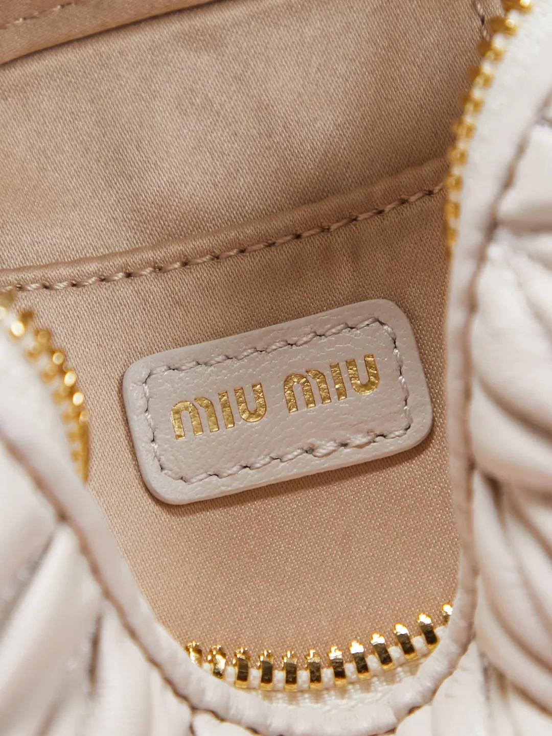 All categories Official website "Brand Women's Bags" Women's Bags 💙 miumiu 2026 new MIUMIU super mini cosmetic bag
