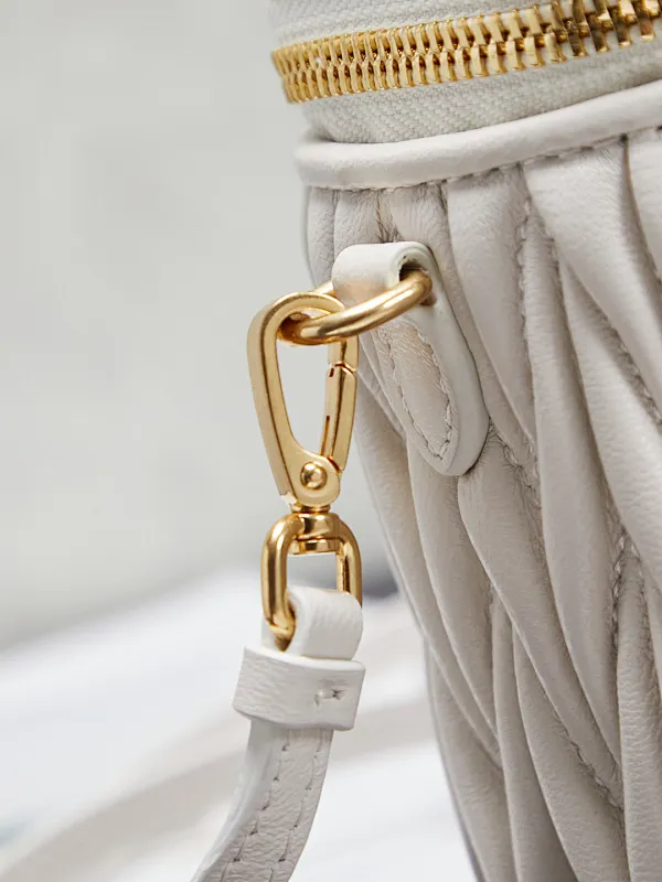 All categories Official website "Brand Women's Bags" Women's Bags 💙 miumiu 2026 new MIUMIU super mini cosmetic bag