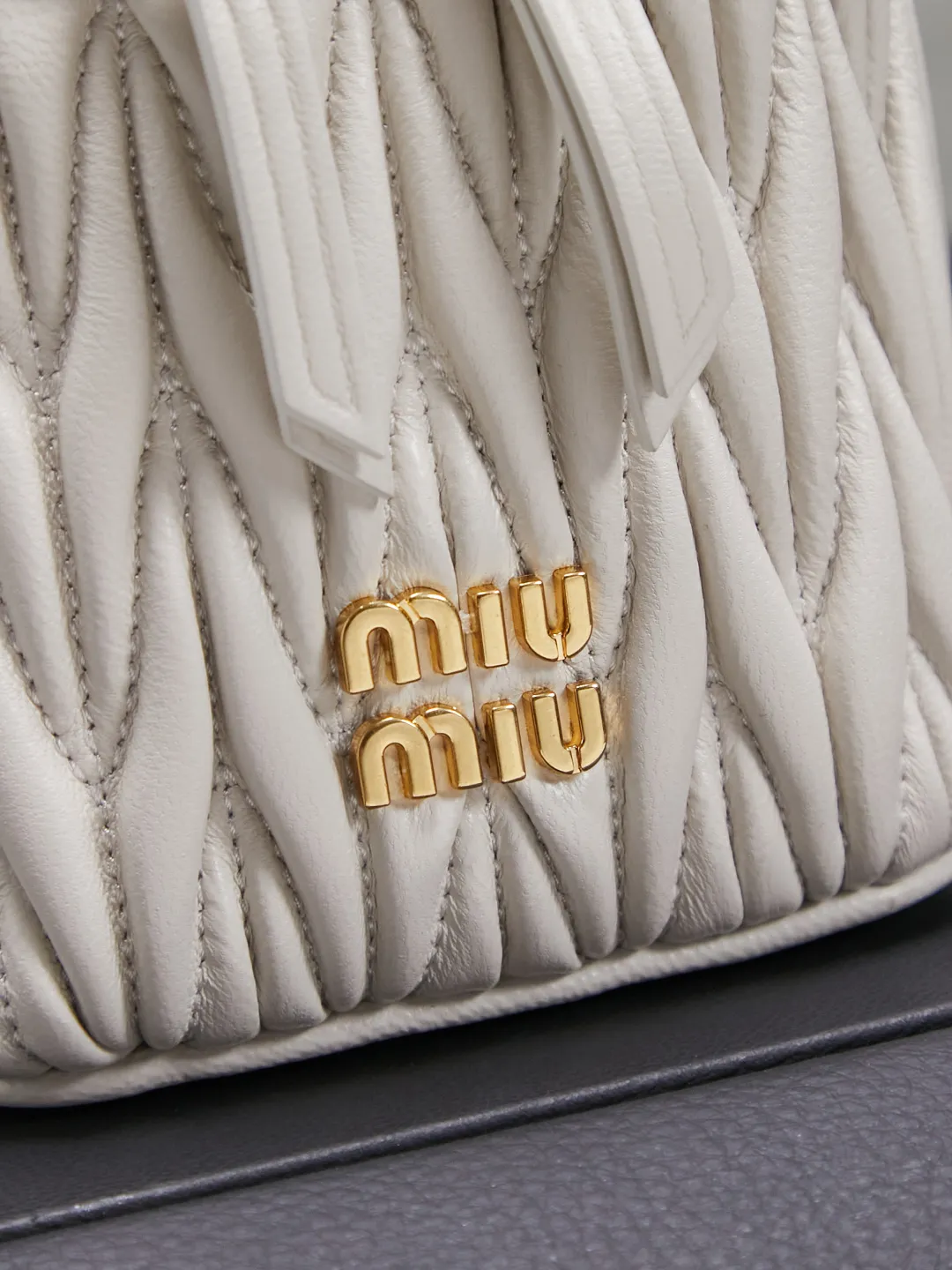 All categories Official website "Brand Women's Bags" Women's Bags 💙 miumiu 2026 new MIUMIU super mini cosmetic bag