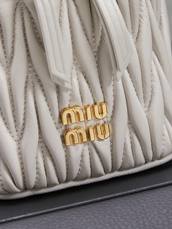 All categories Official website "Brand Women's Bags" Women's Bags 💙 miumiu 2026 new MIUMIU super mini cosmetic bag