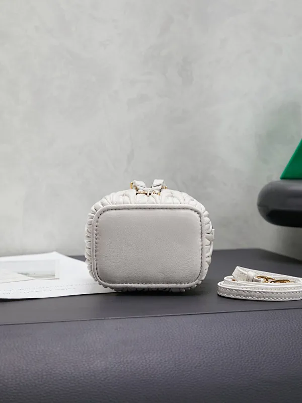 All categories Official website "Brand Women's Bags" Women's Bags 💙 miumiu 2026 new MIUMIU super mini cosmetic bag