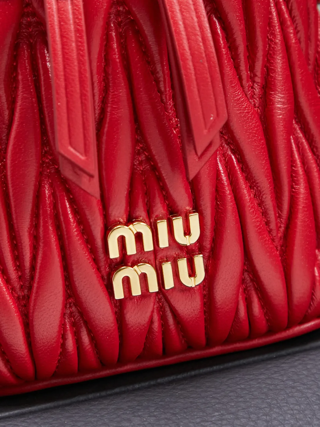 All categories Official website "Brand Women's Bags" Women's Bags 💙 miumiu 2026 new MIUMIU super mini cosmetic bag
