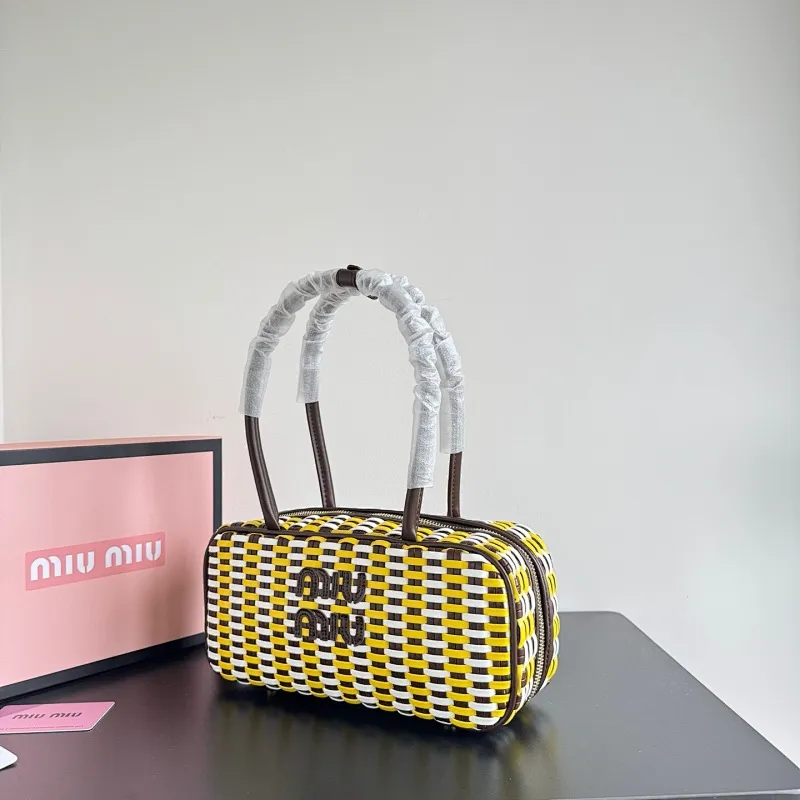 All categories Official website "Brand Women's Bags" Women's Bags 💙 miumiu 2025 new MiuMiu straw bag