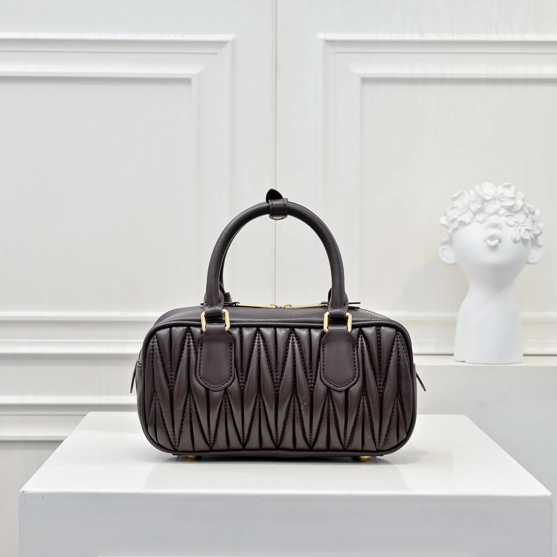 All categories Official website "Brand Women's Bags" Women's Bags 💙 miumiu 2025 new MIUMIU handbags