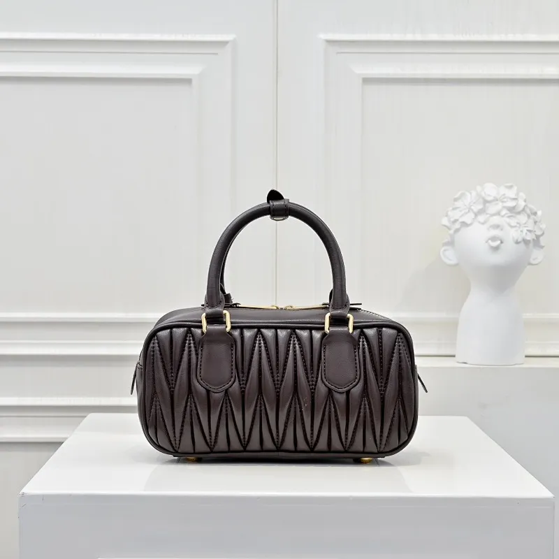 All categories Official website "Brand Women's Bags" Women's Bags 💙 miumiu 2025 new MIUMIU handbags