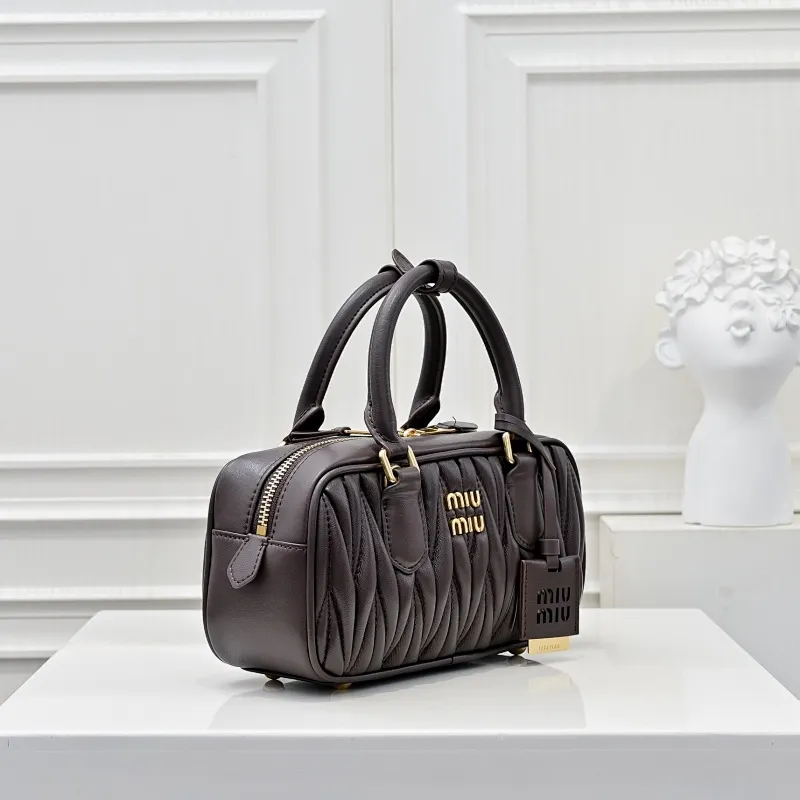All categories Official website "Brand Women's Bags" Women's Bags 💙 miumiu 2025 new MIUMIU handbags