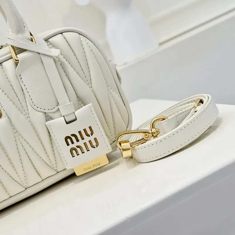 All categories Official website "Brand Women's Bags" Women's Bags 💙 miumiu 2025 new MIUMIU handbags