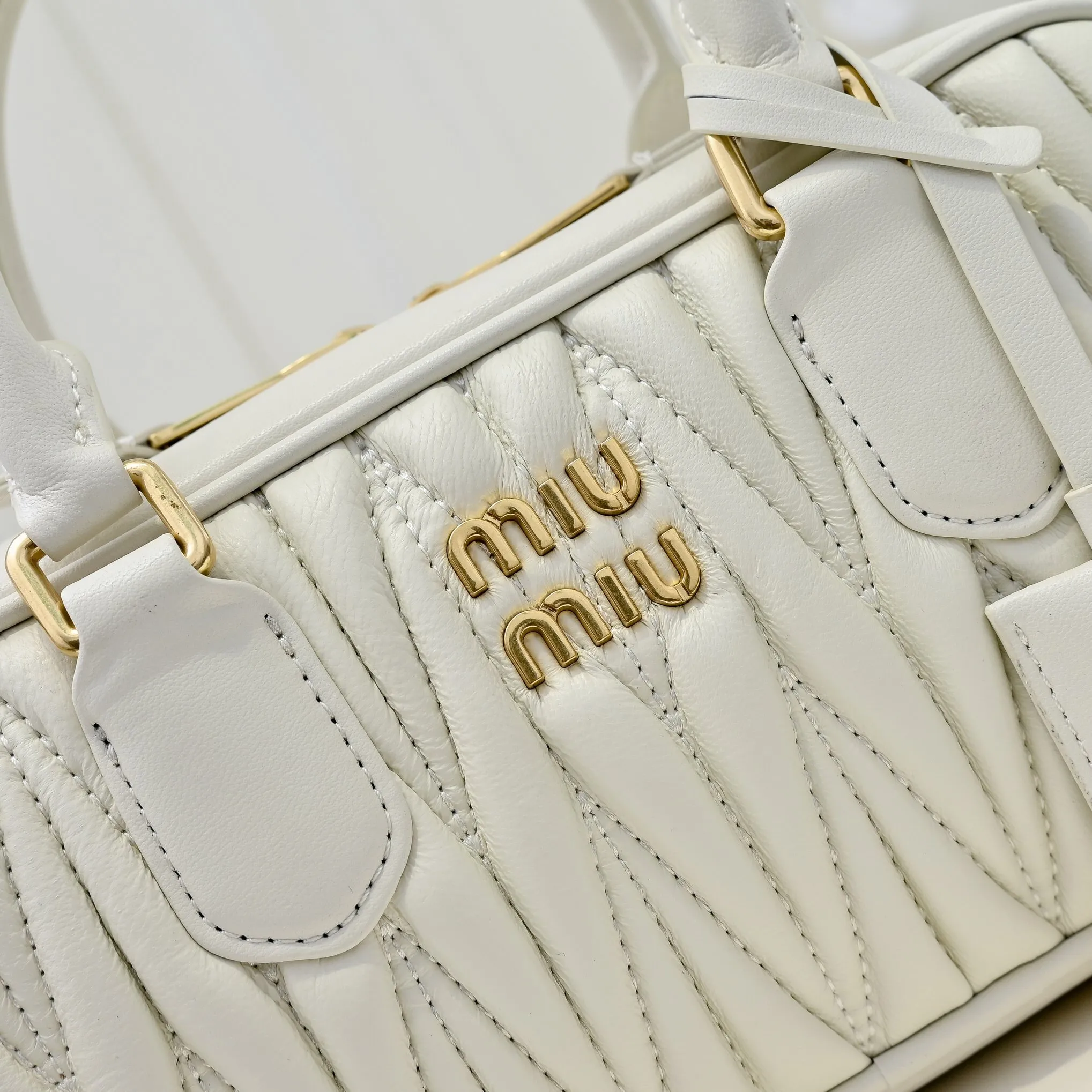 All categories Official website "Brand Women's Bags" Women's Bags 💙 miumiu 2025 new MIUMIU handbags