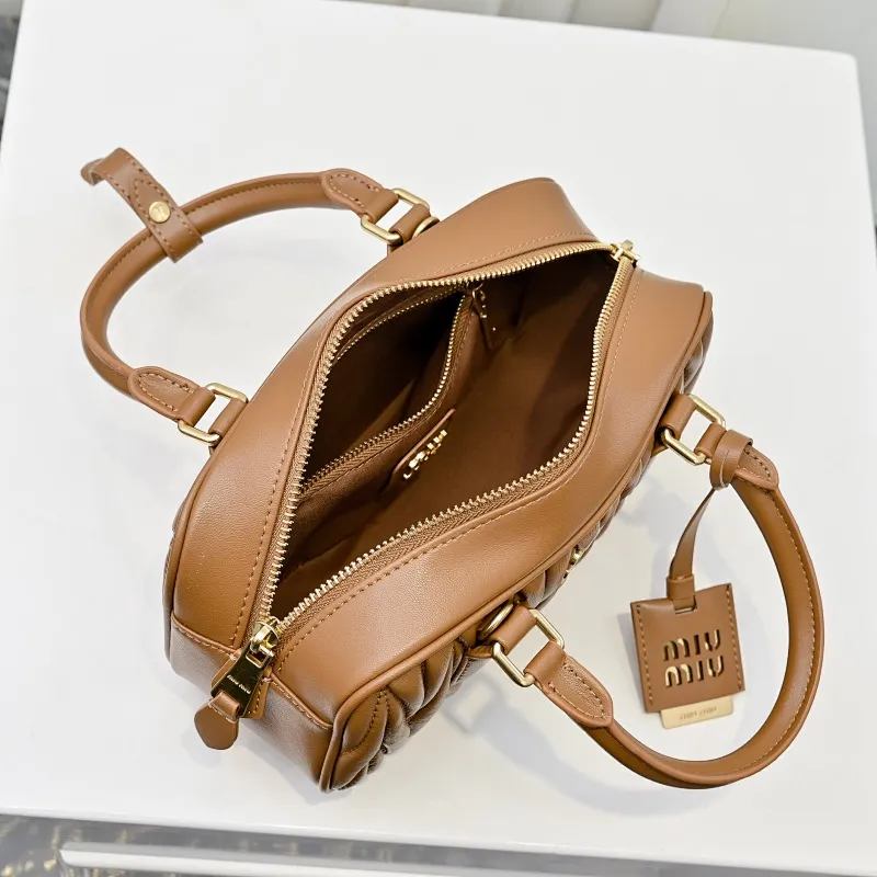 All categories Official website "Brand Women's Bags" Women's Bags 💙 miumiu 2025 new MIUMIU handbags