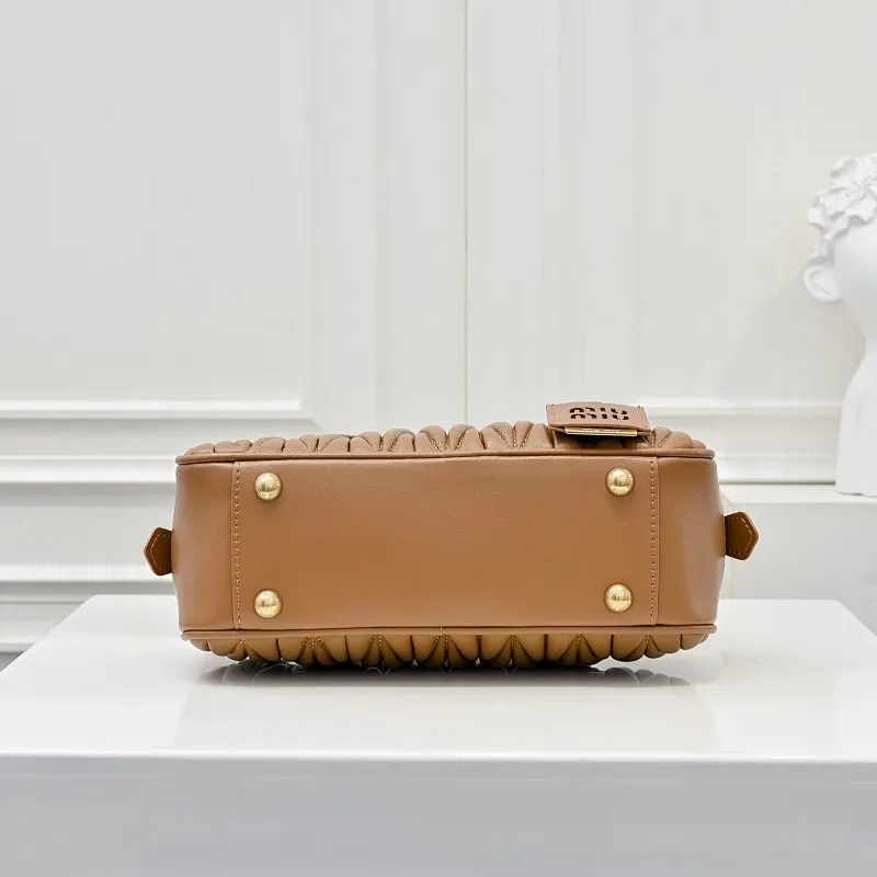 All categories Official website "Brand Women's Bags" Women's Bags 💙 miumiu 2025 new MIUMIU handbags