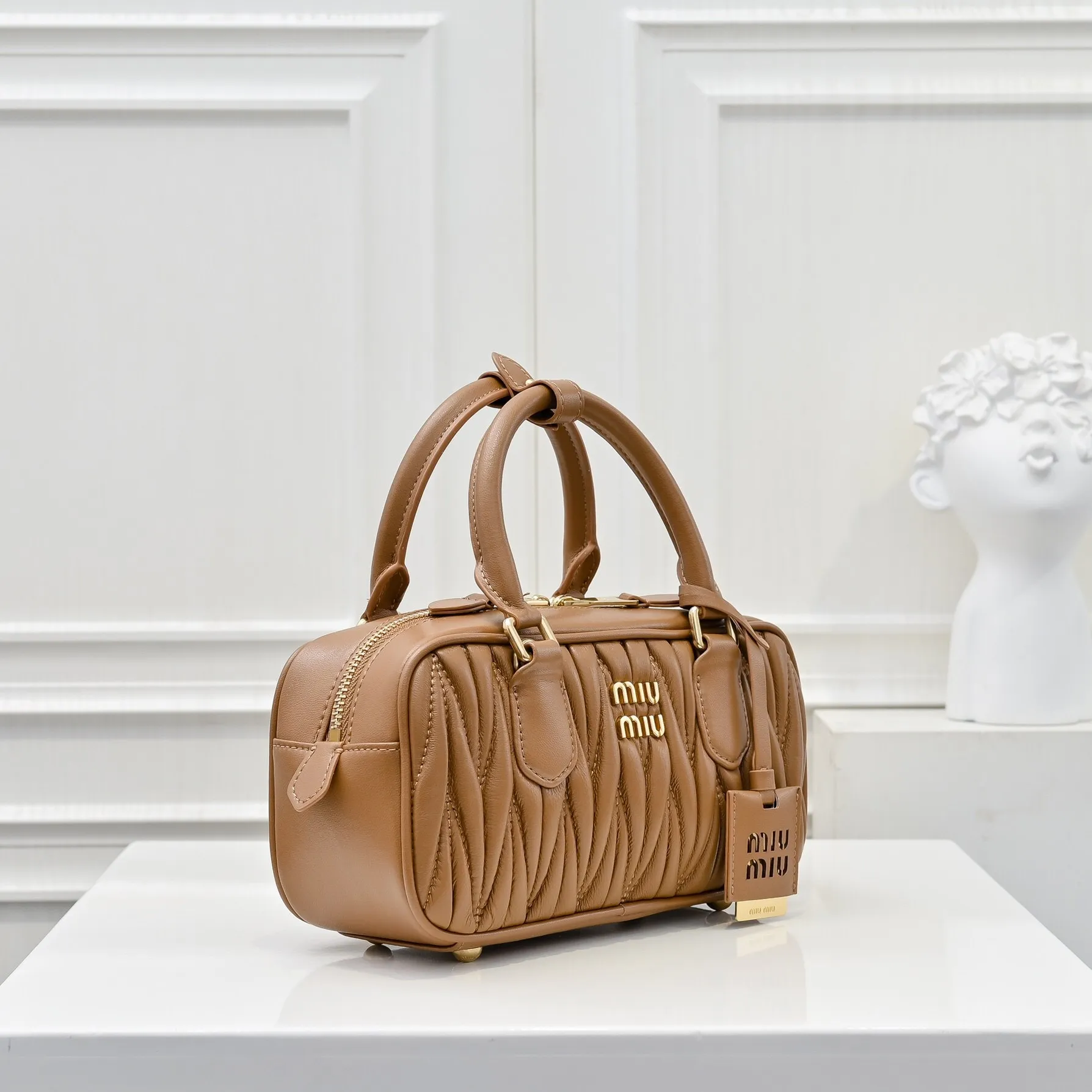 All categories Official website "Brand Women's Bags" Women's Bags 💙 miumiu 2025 new MIUMIU handbags