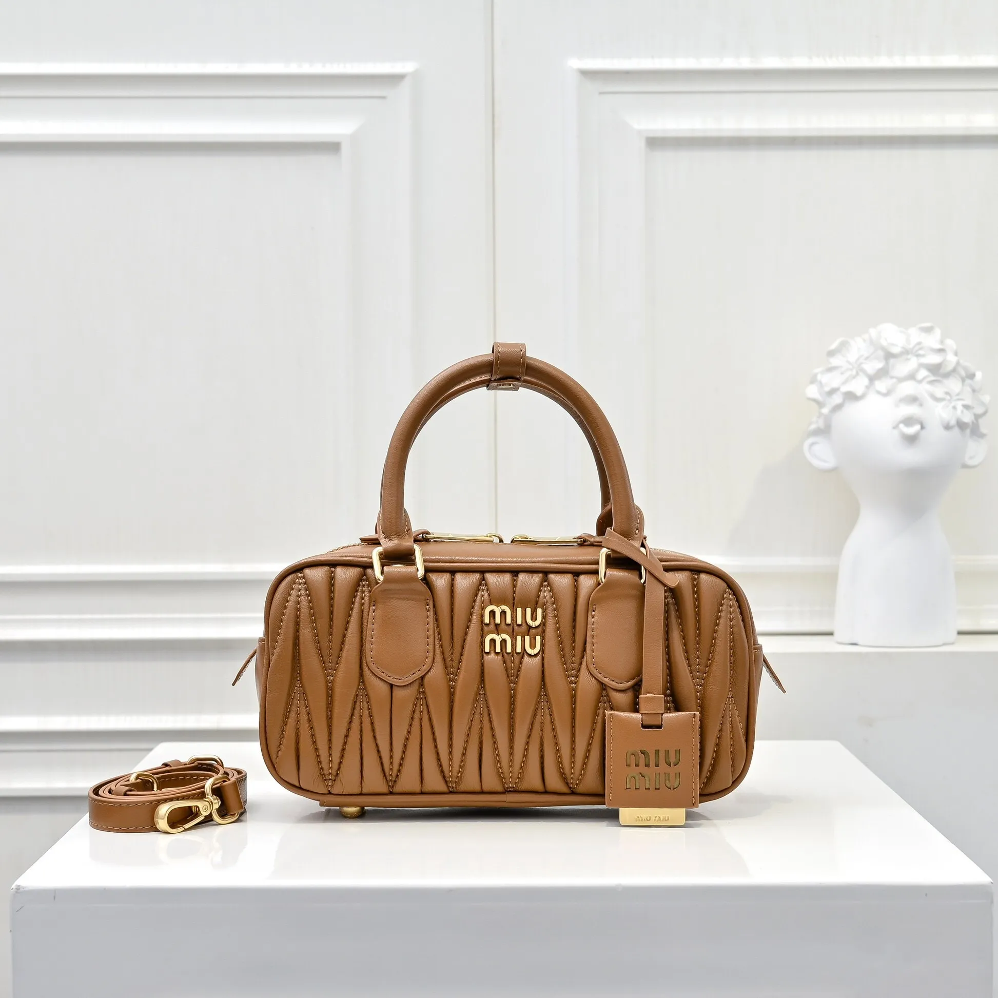 All categories Official website "Brand Women's Bags" Women's Bags 💙 miumiu 2025 new MIUMIU handbags