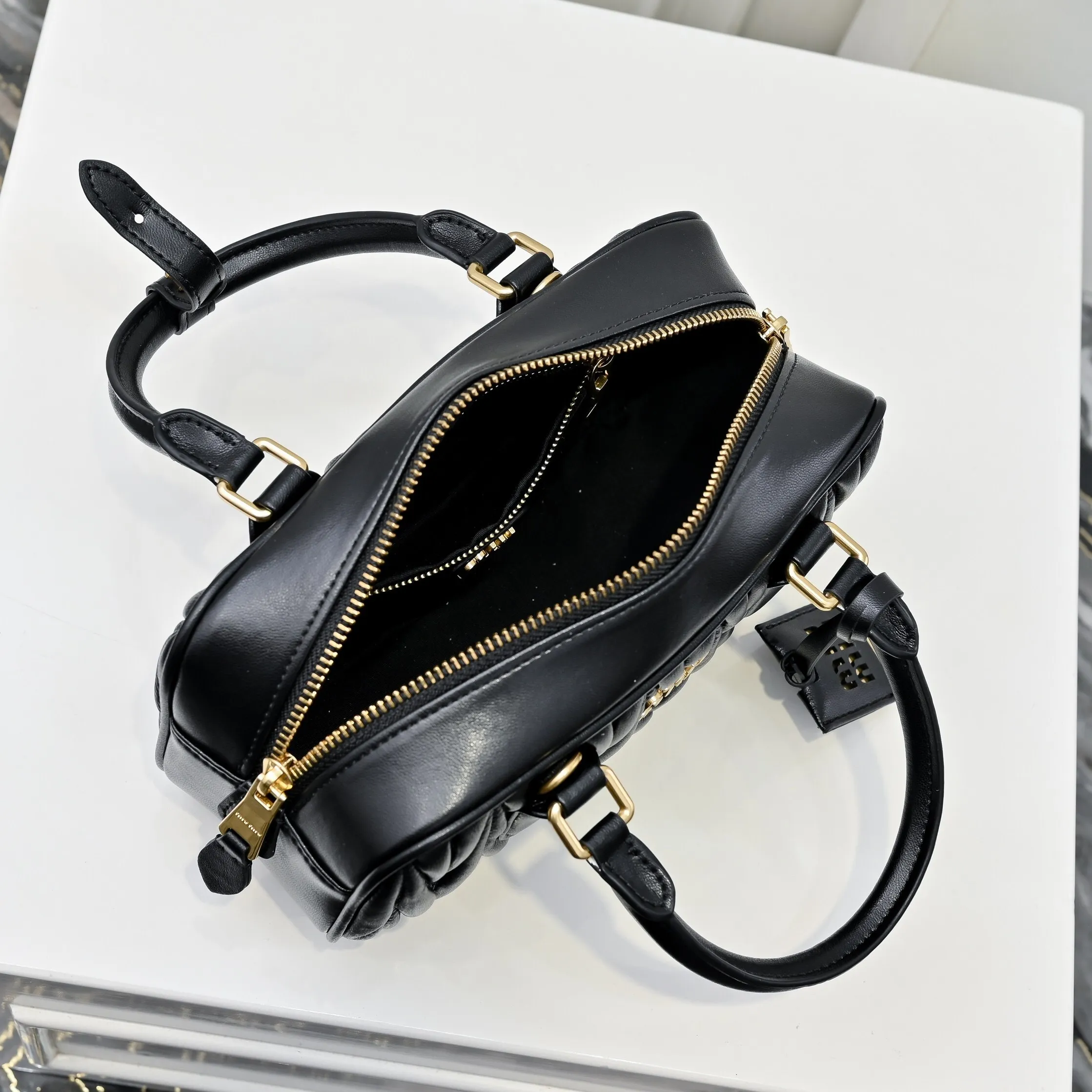All categories Official website "Brand Women's Bags" Women's Bags 💙 miumiu 2025 new MIUMIU handbags