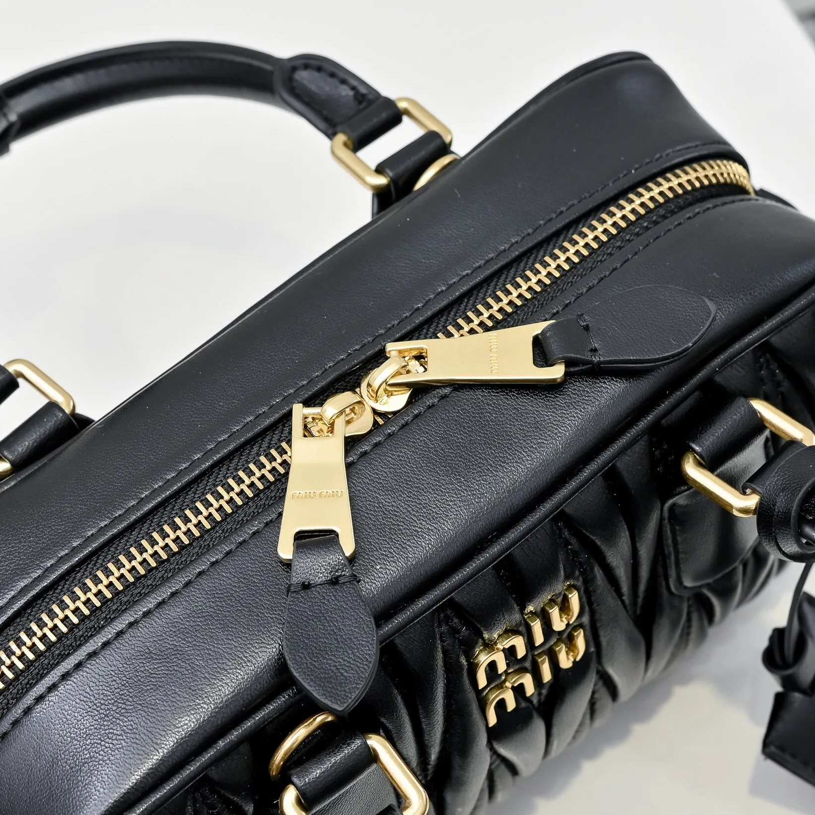 All categories Official website "Brand Women's Bags" Women's Bags 💙 miumiu 2025 new MIUMIU handbags