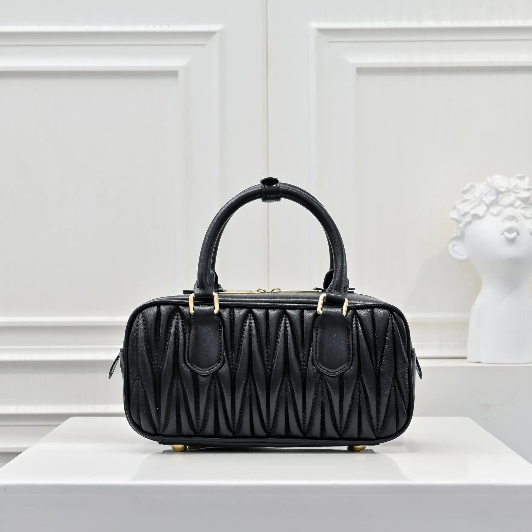 All categories Official website "Brand Women's Bags" Women's Bags 💙 miumiu 2025 new MIUMIU handbags