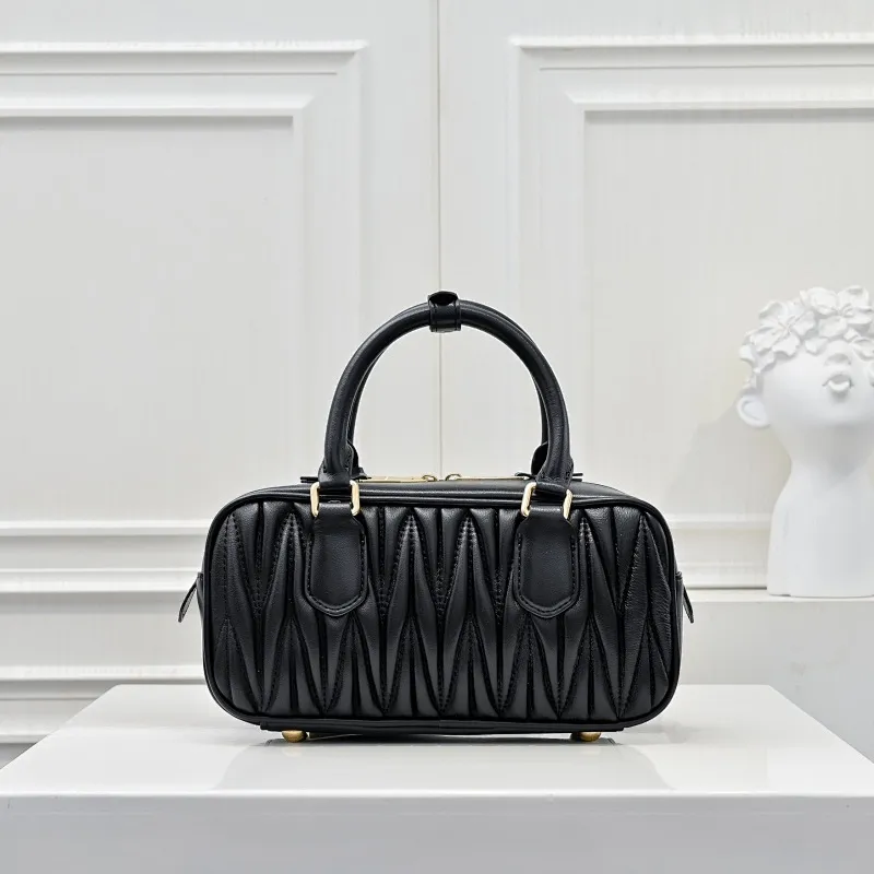 All categories Official website "Brand Women's Bags" Women's Bags 💙 miumiu 2025 new MIUMIU handbags