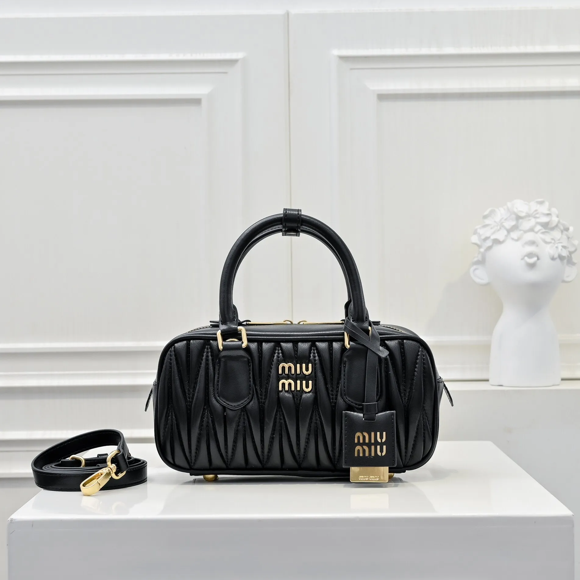 All categories Official website "Brand Women's Bags" Women's Bags 💙 miumiu 2025 new MIUMIU handbags