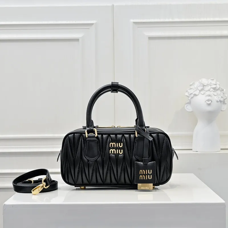 All categories Official website "Brand Women's Bags" Women's Bags 💙 miumiu 2025 new MIUMIU handbags