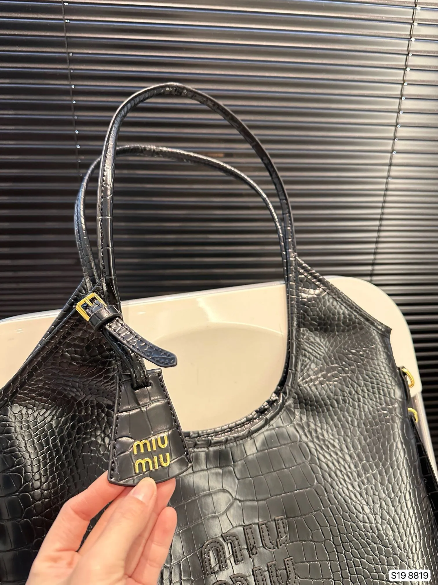 All categories Official website "Brand Women's Bags" Women's Bags 💙 miumiu 2024 new MIUMIU handbags