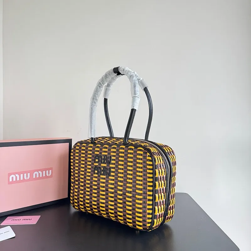 All categories Official website "Brand Women's Bags" Women's Bags 💙 miumiu 2025 new MiuMiu straw bag