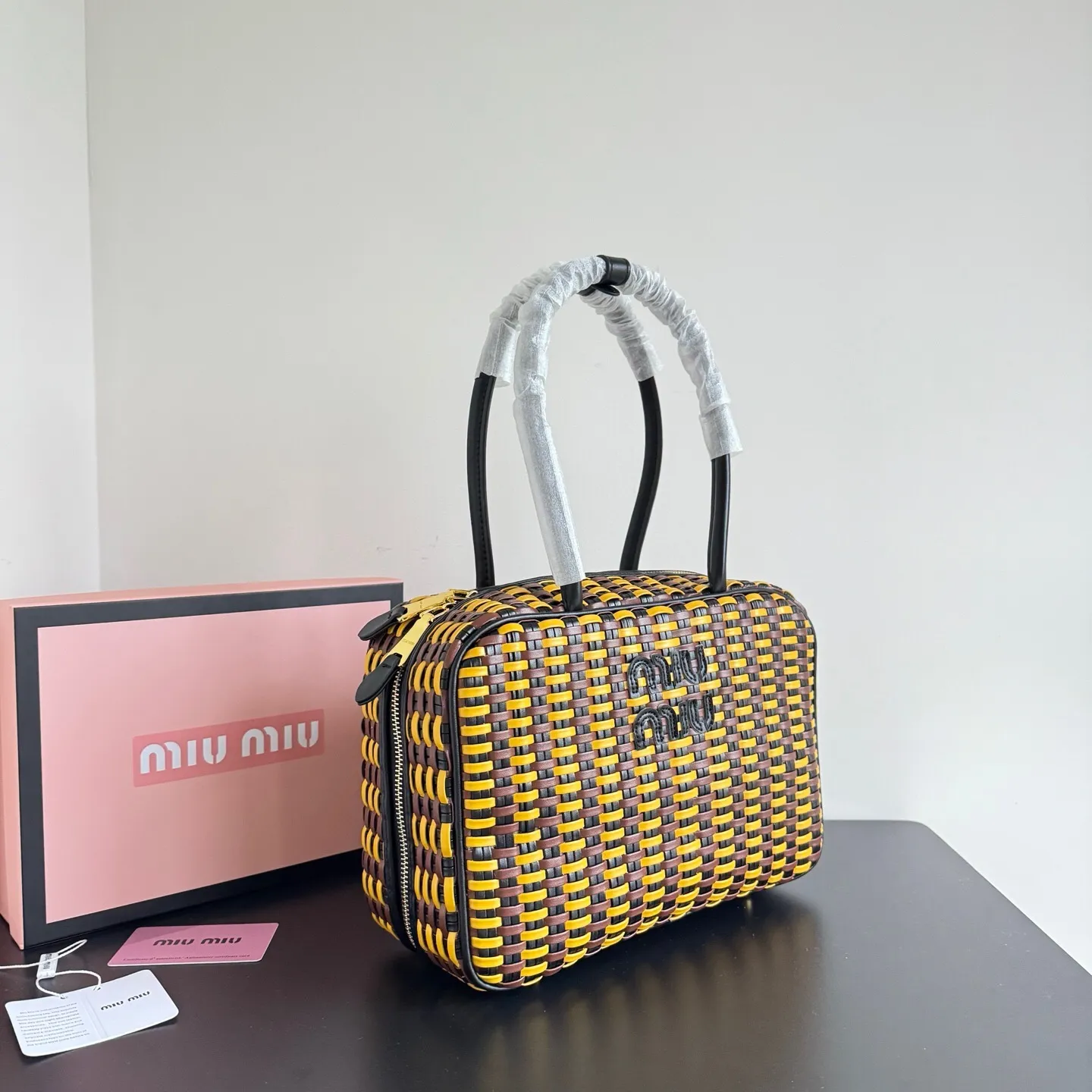 All categories Official website "Brand Women's Bags" Women's Bags 💙 miumiu 2025 new MiuMiu straw bag