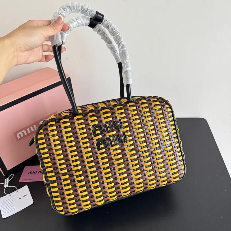 All categories Official website "Brand Women's Bags" Women's Bags 💙 miumiu 2025 new MiuMiu straw bag