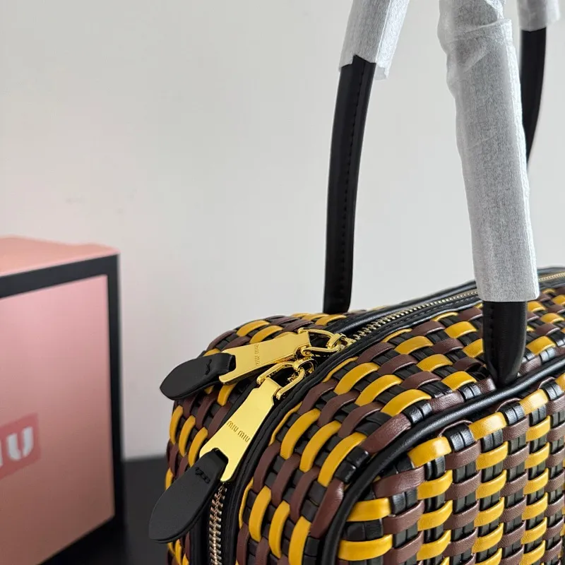 All categories Official website "Brand Women's Bags" Women's Bags 💙 miumiu 2025 new MiuMiu straw bag
