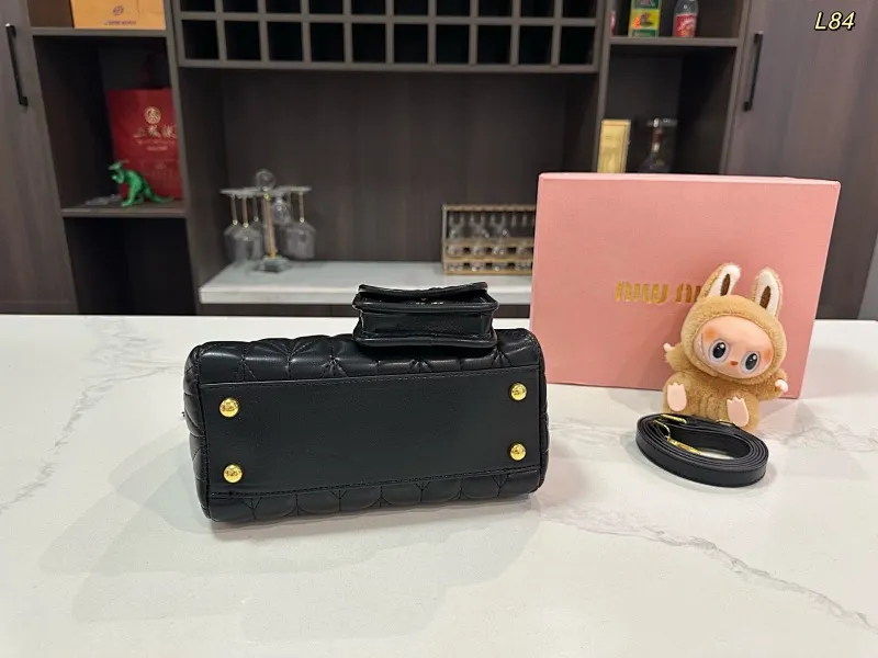 All categories Official website "Brand Women's Bags" Women's Bags 💙 miumiu 2025 new Miumiu pleated pillow bag