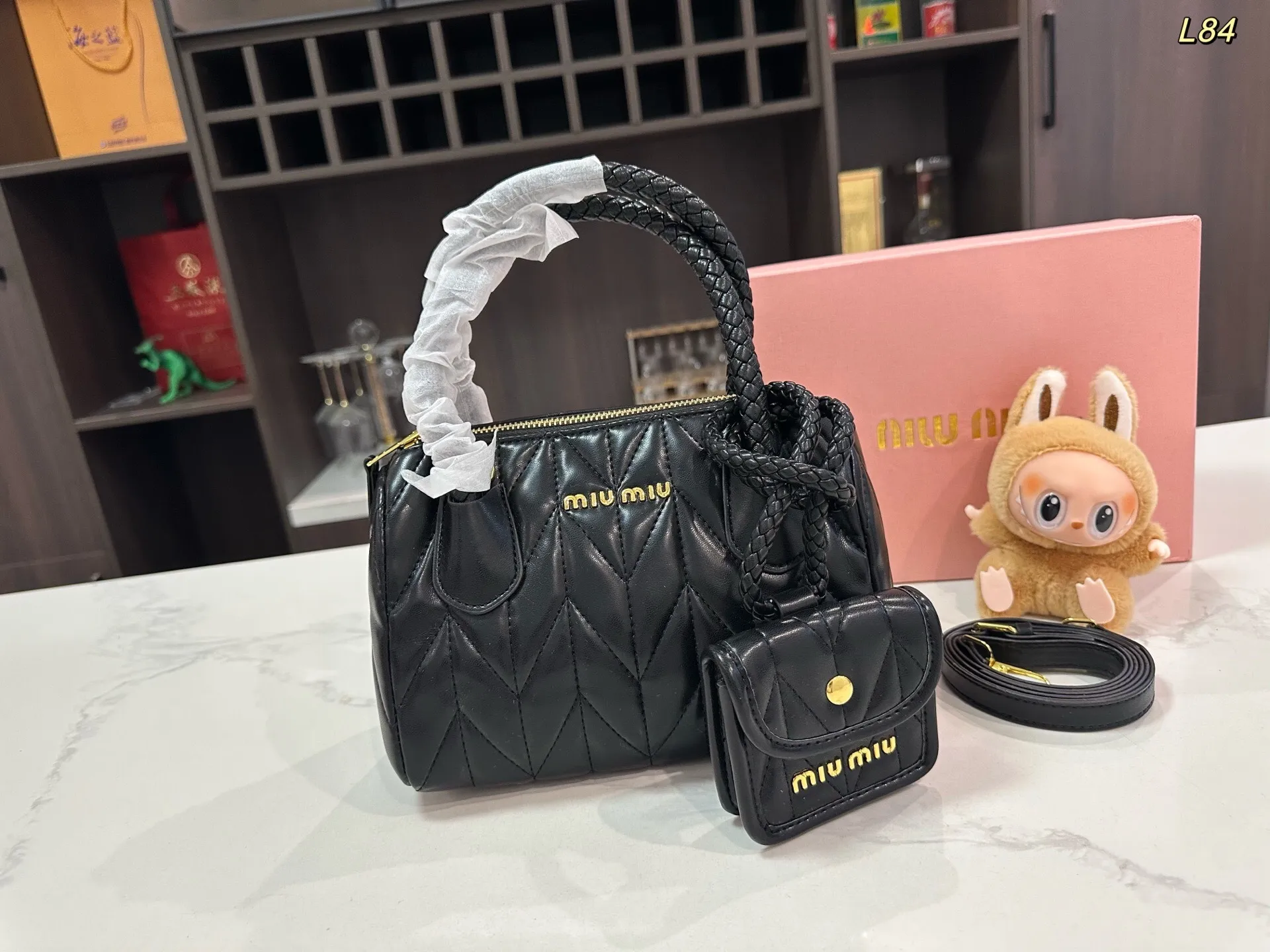 All categories Official website "Brand Women's Bags" Women's Bags 💙 miumiu 2025 new Miumiu pleated pillow bag