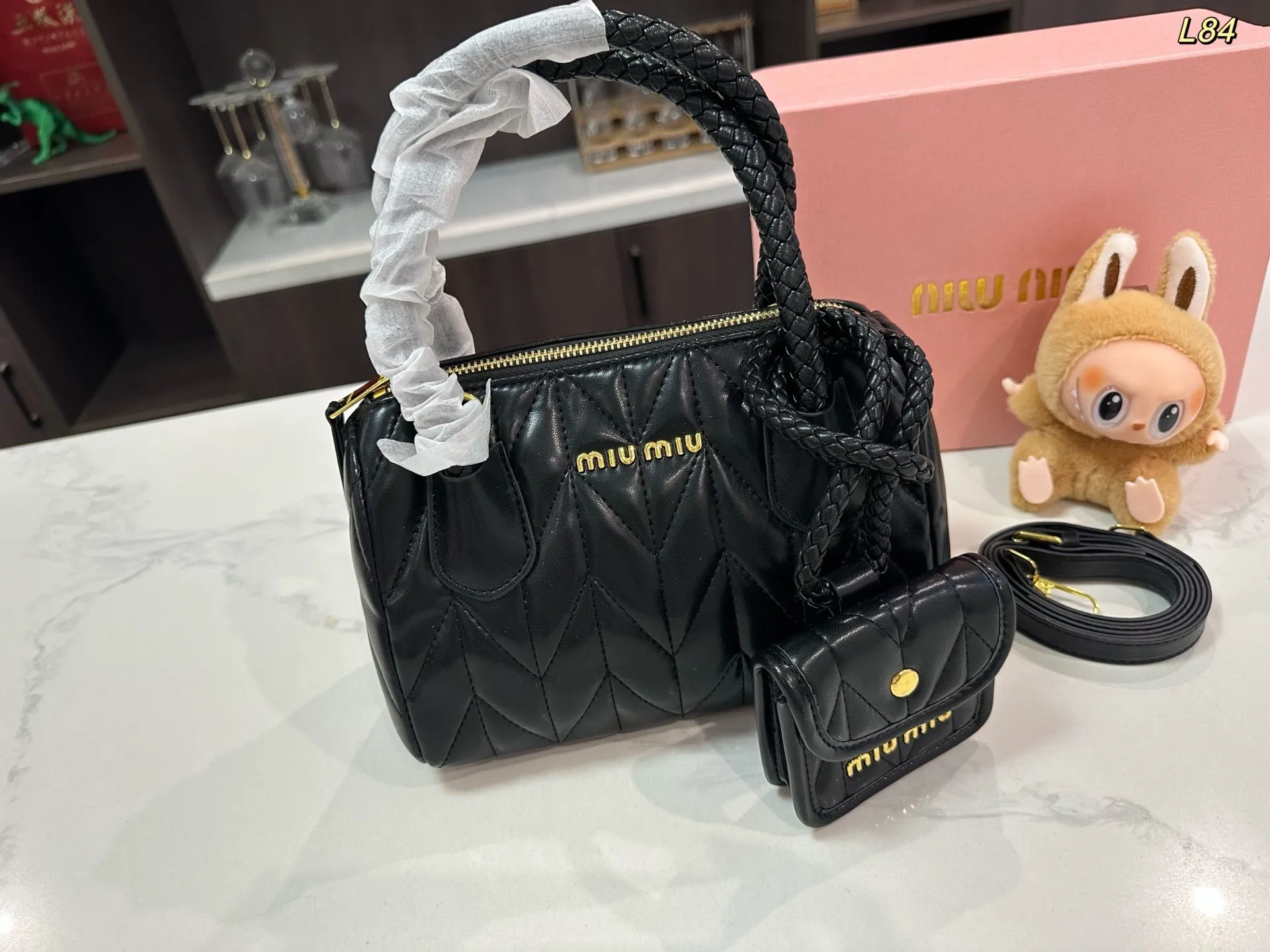 All categories Official website "Brand Women's Bags" Women's Bags 💙 miumiu 2025 new Miumiu pleated pillow bag