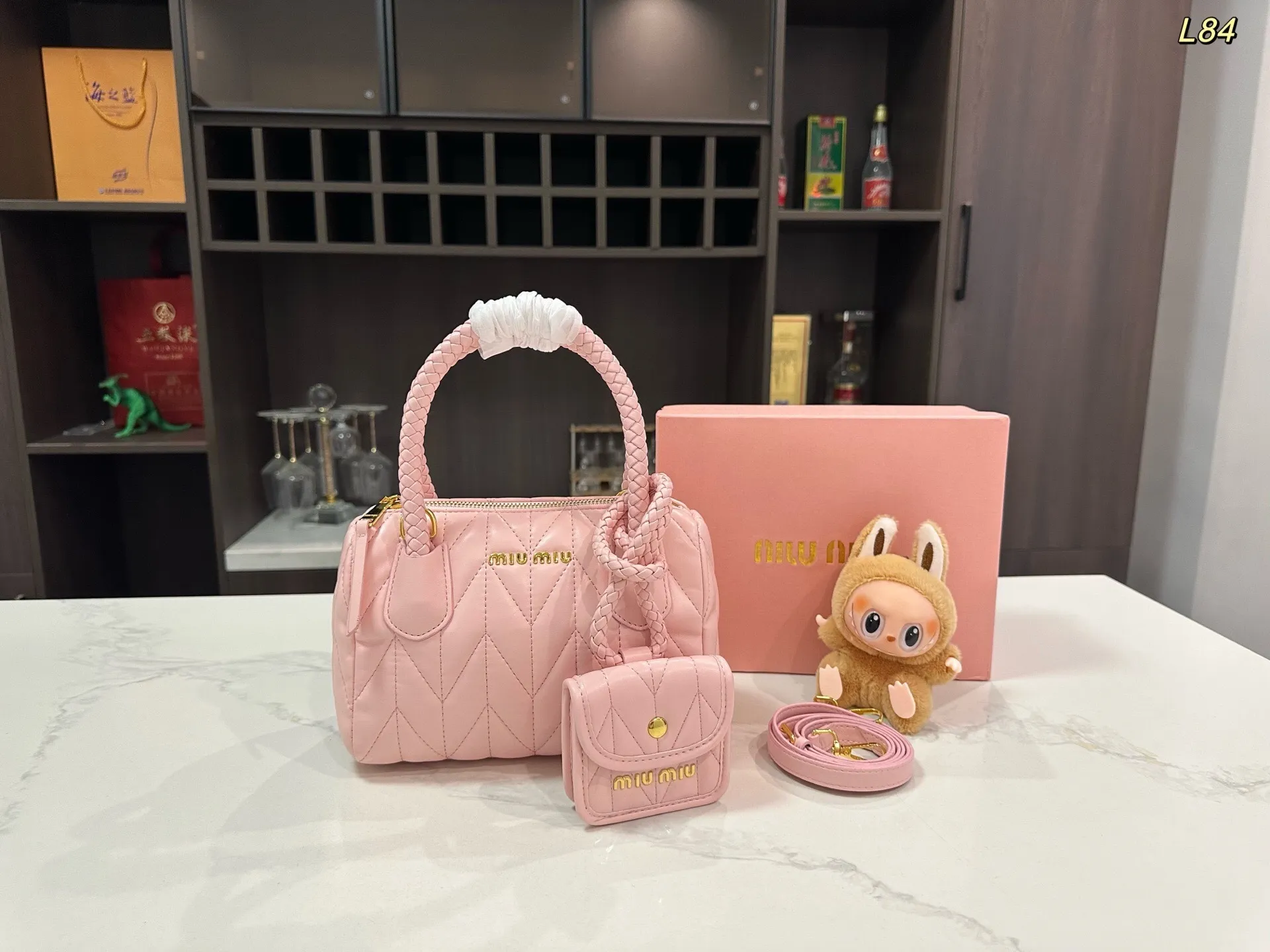 All categories Official website "Brand Women's Bags" Women's Bags 💙 miumiu 2025 new Miumiu pleated pillow bag