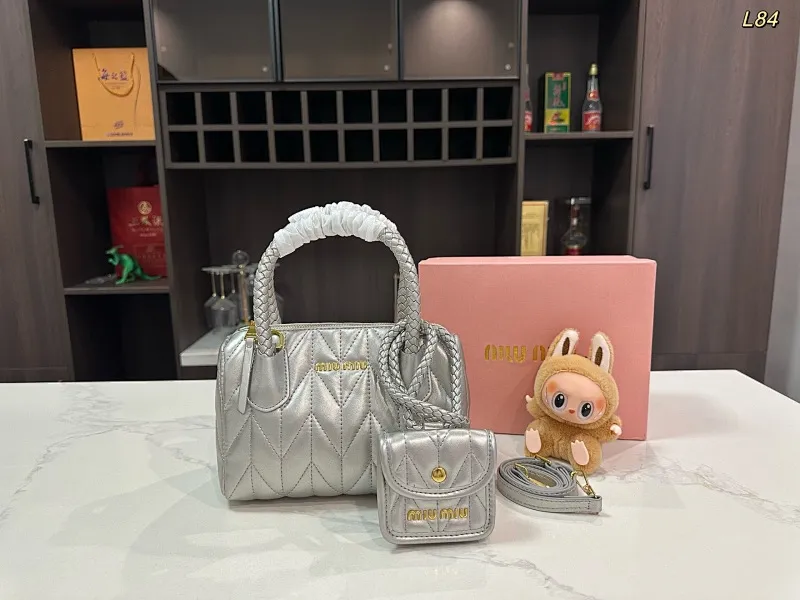 All categories Official website "Brand Women's Bags" Women's Bags 💙 miumiu 2025 new Miumiu pleated pillow bag