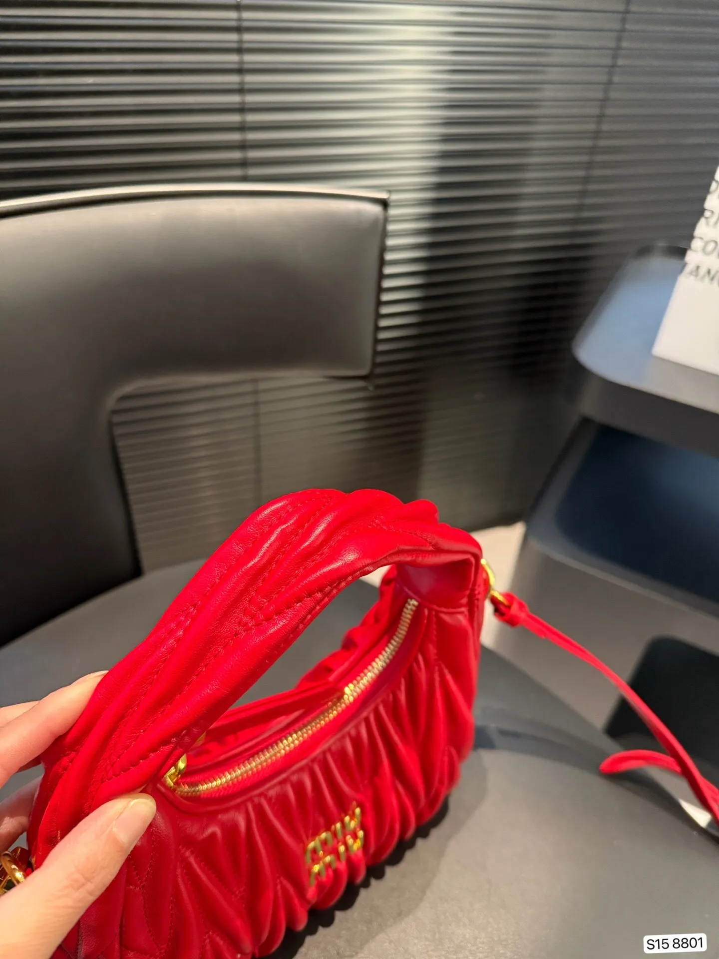 All categories Official website "Brand Women's Bags" Women's Bags 💙 miumiu 2025 new MIUMIU armpit bag