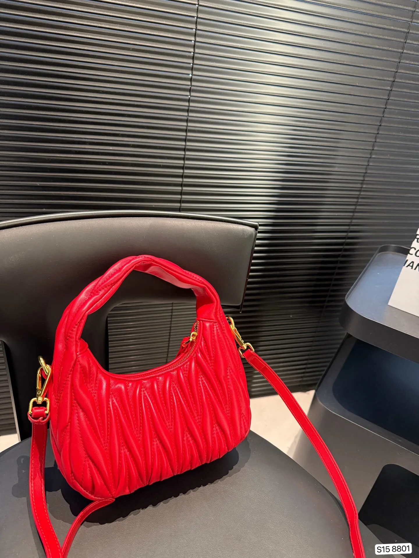 All categories Official website "Brand Women's Bags" Women's Bags 💙 miumiu 2025 new MIUMIU armpit bag