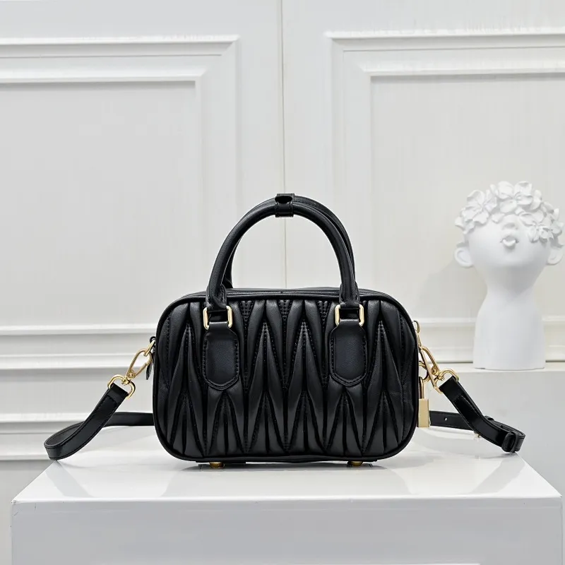 All categories Official website "Brand Women's Bags" Women's Bags 💙 miumiu 2025 new MIUMIU handbags